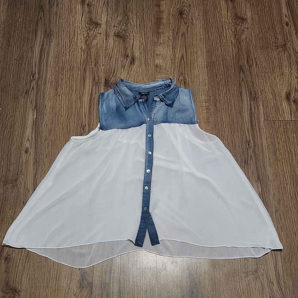 Rue21 Light Denim Sleeveless Button-Up Top